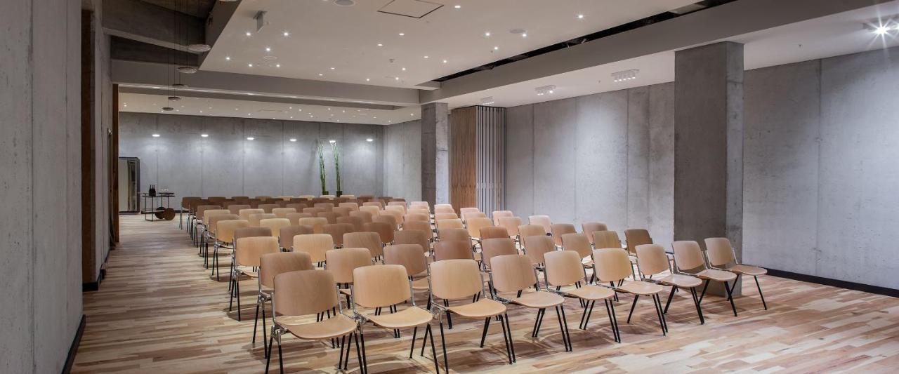 Hotel Warszawa Exterior photo The meeting room